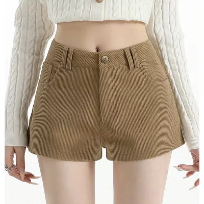 浅褐色薄款灯芯绒低腰短裤